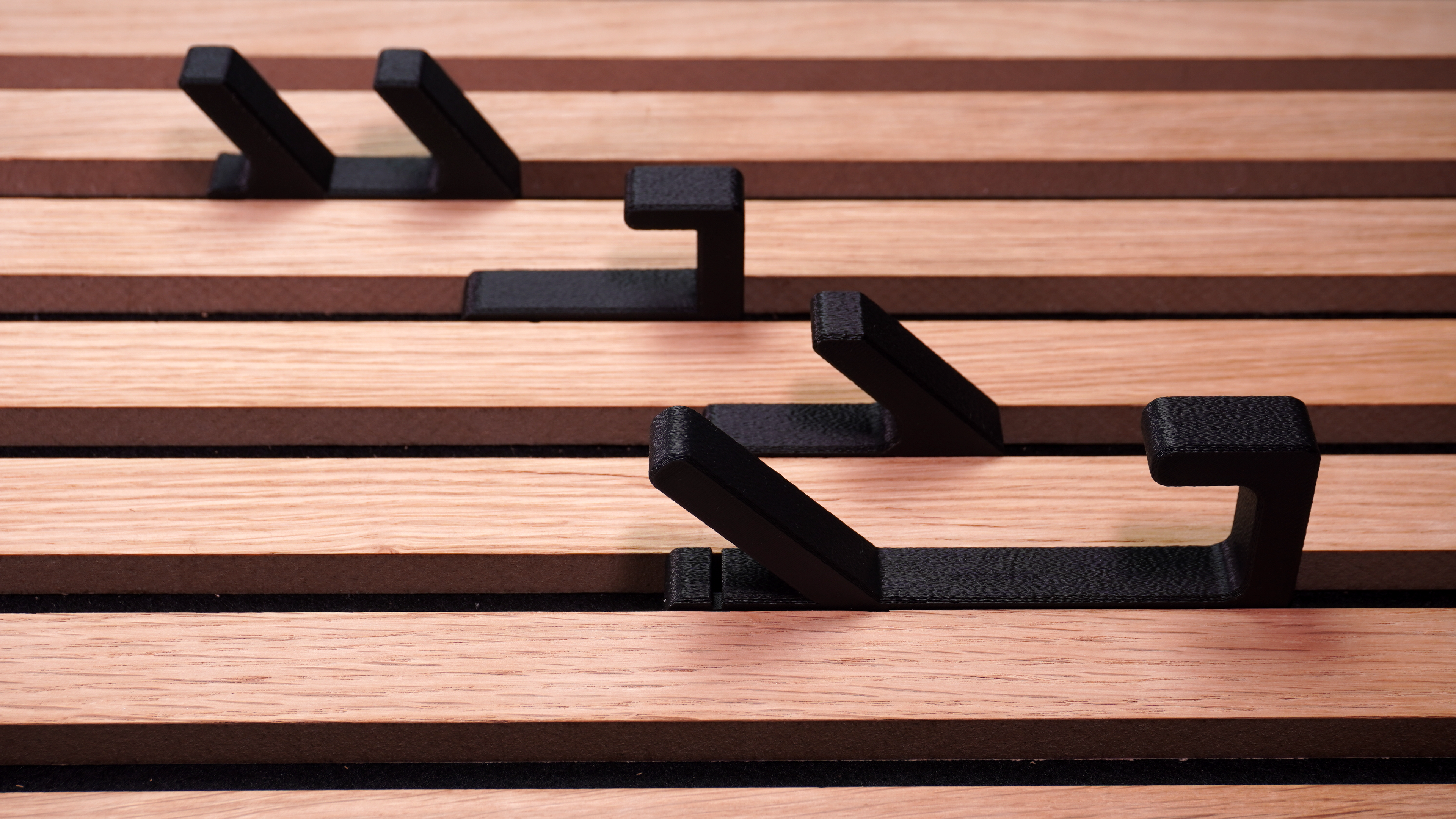 Haken für Akustikplatten – L-Form – Pin-Lock – ohne Bohren