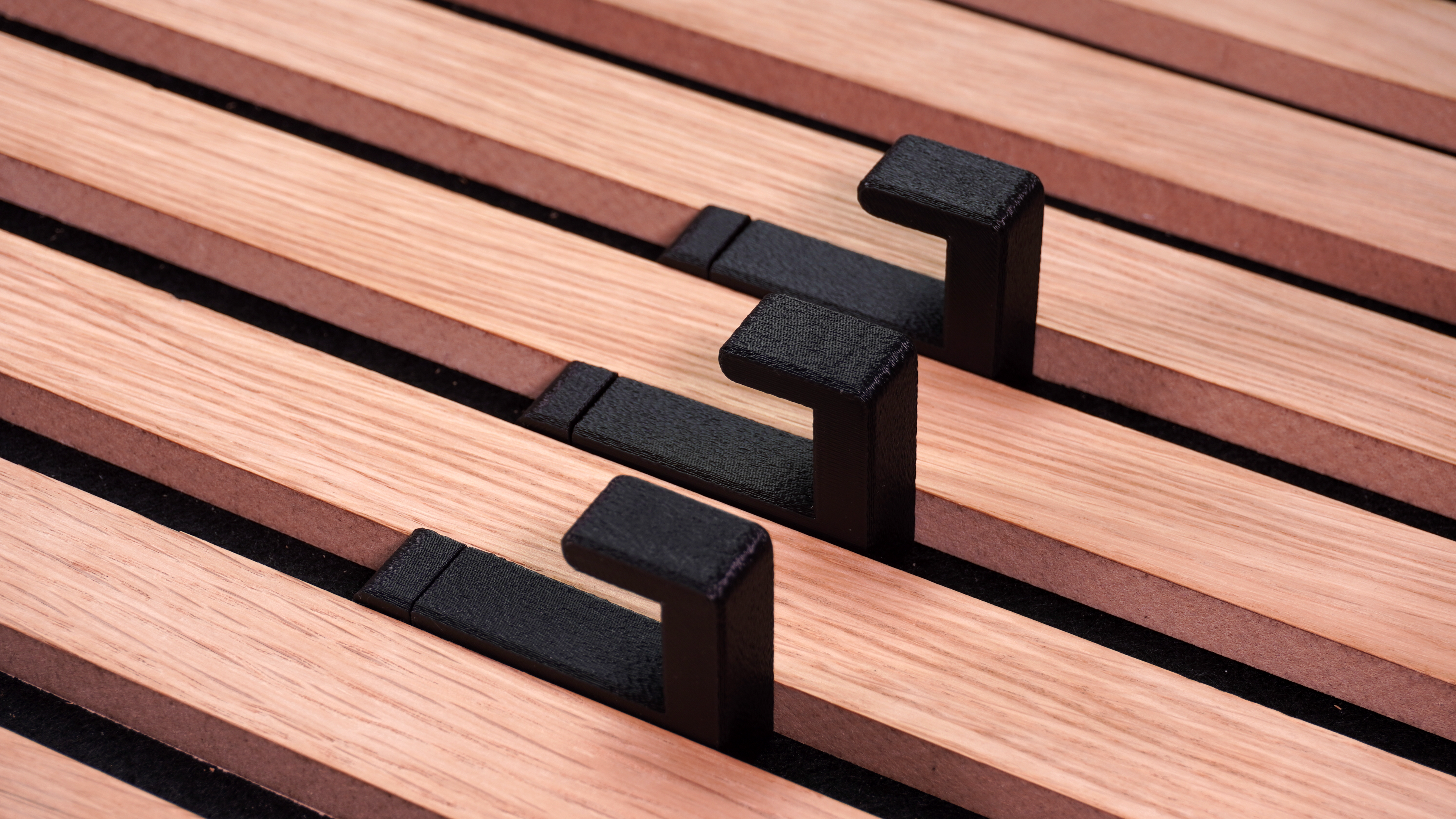 Haken für Akustikplatten – L-Form – Pin-Lock – ohne Bohren